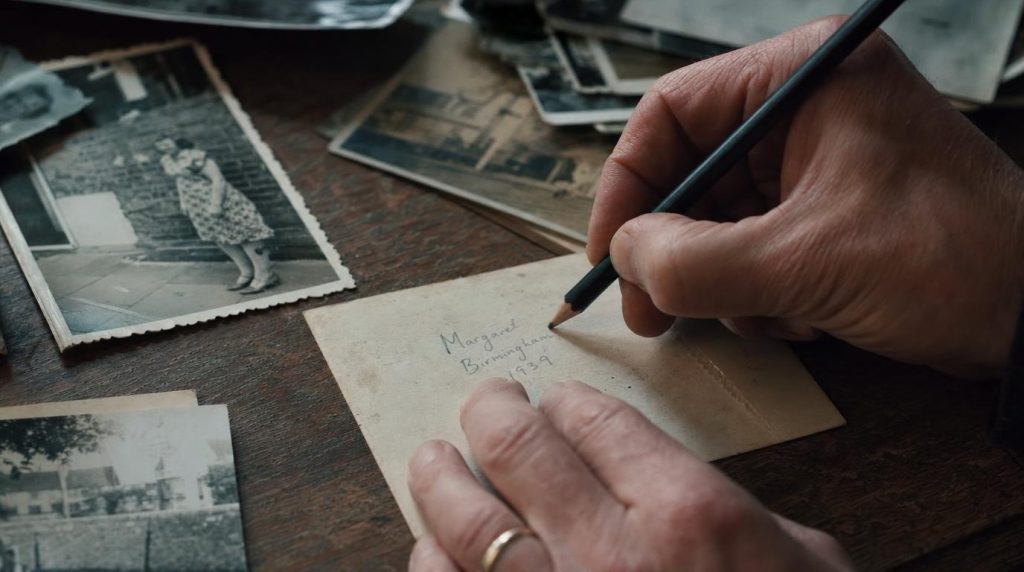 Organise family photographs